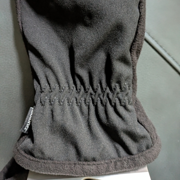 Isotoner Men's Black SmartDri Gloves - Picture 5 of 6